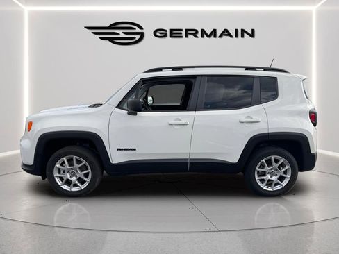 Used 2023 Jeep Renegade Latitude w/ Premium Group AWD/4WD image 3