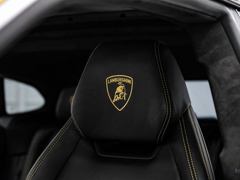 Used 2021 Lamborghini Urus image 44