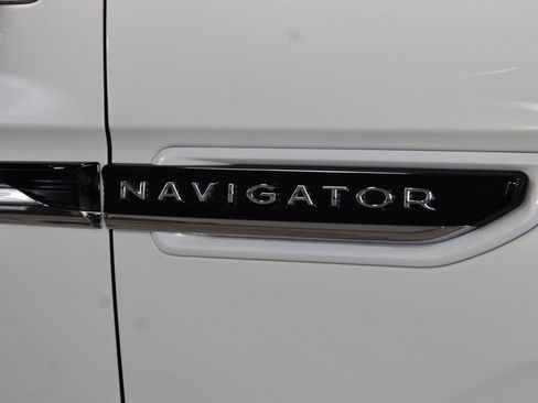 Used 2024 Lincoln Navigator Black Label AWD/4WD image 16