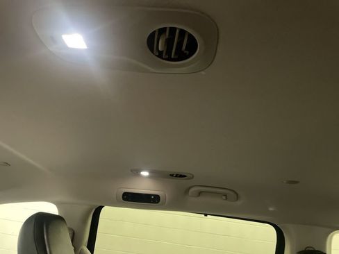 Used 2023 Chrysler Pacifica Touring-L FWD image 14