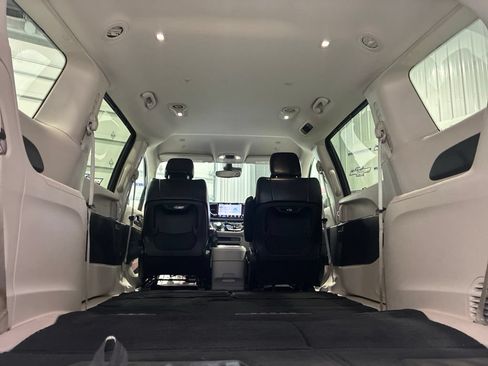 Used 2023 Chrysler Pacifica Touring-L FWD image 33