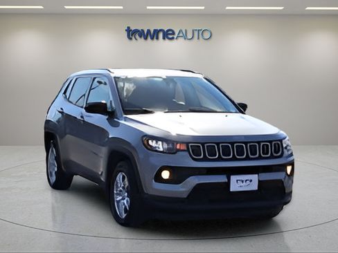 Used 2022 Jeep Compass Latitude w/ Convenience Group AWD/4WD image 11