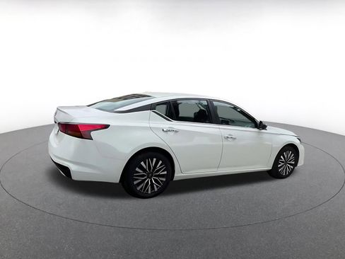 Used 2025 Nissan Altima 2.5 SV FWD image 14