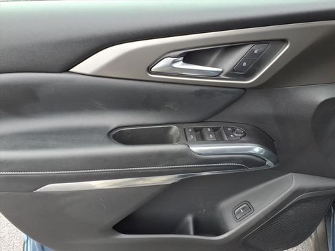 Used 2025 Chevrolet Traverse LT w/ Driver Confidence Package image 11