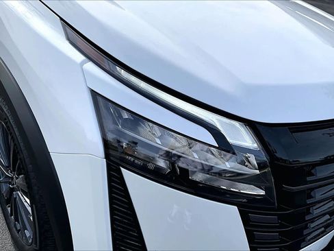 New 2026 Nissan Pathfinder SL image 13