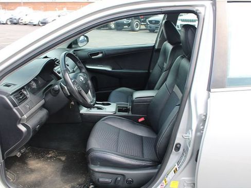 Used 2012 Toyota Camry SE FWD image 10