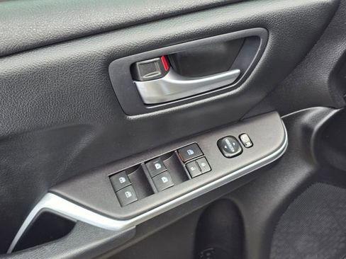 Used 2016 Toyota Camry LE image 26