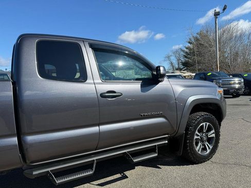 Used 2016 Toyota Tacoma TRD Sport image 13
