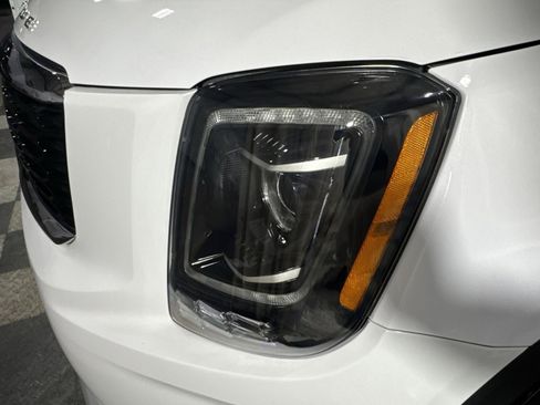 Used 2022 Kia Telluride LX AWD/4WD image 13