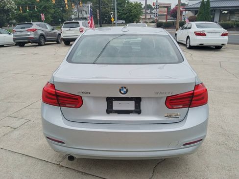 Used 2018 BMW 320i xDrive Sedan AWD/4WD image 5