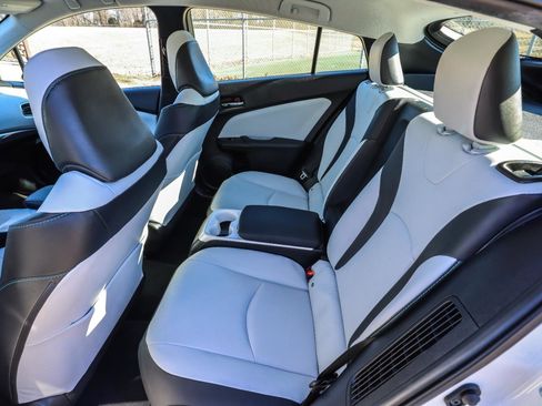 Used 2018 Toyota Prius Prime Premium image 41