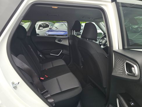 Used 2023 Kia Soul LX w/ LX Technology Package FWD image 13