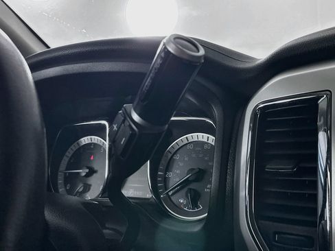 Used 2017 Nissan Titan SV AWD/4WD image 15