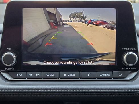 Used 2023 Nissan Rogue S image 15