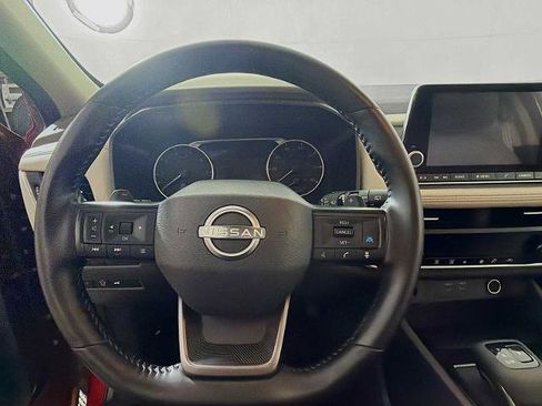 Certified 2025 Nissan Rogue SV AWD/4WD image 9