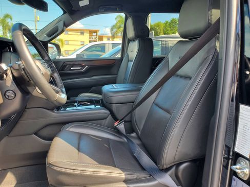 Used 2025 GMC Yukon XL Denali RWD image 21