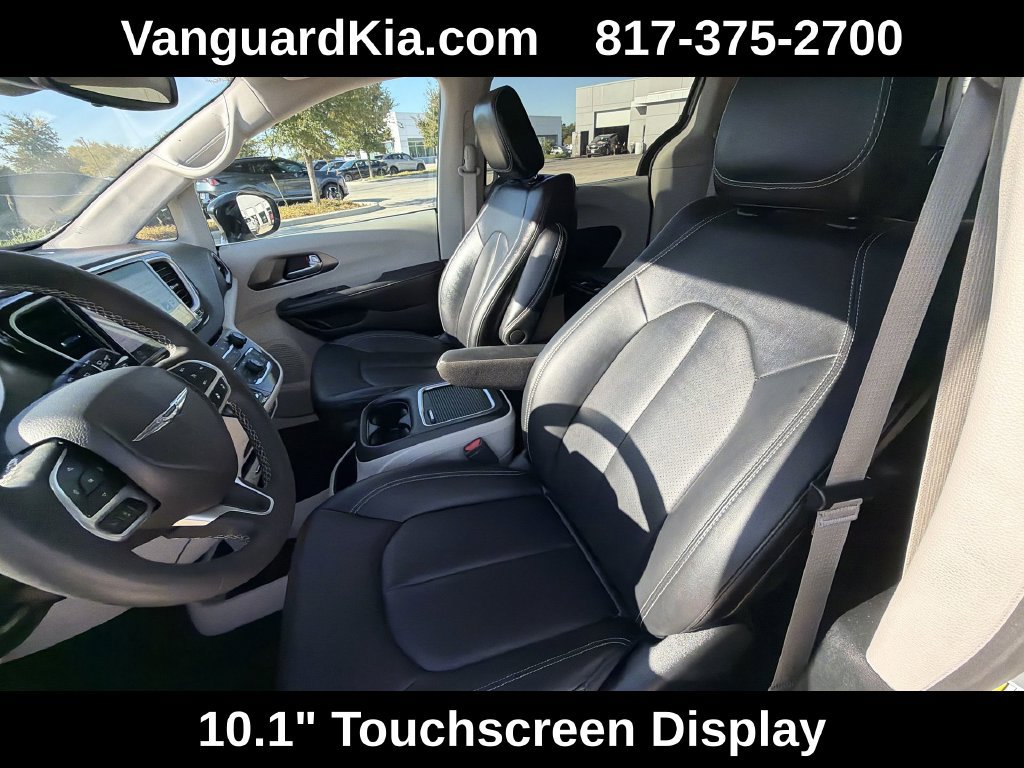 Used 2024 Chrysler Pacifica Touring-L FWD image 15