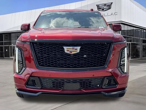 Used 2025 Cadillac Escalade V image 4