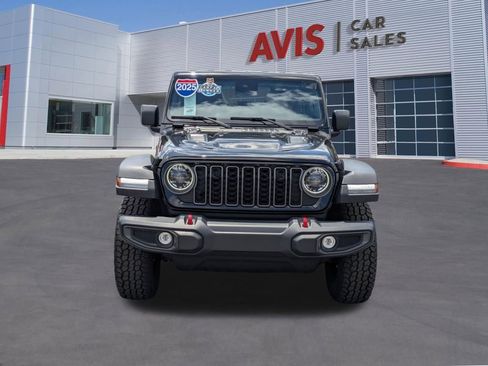 Used 2025 Jeep Wrangler Unlimited Rubicon w/ Convenience Group AWD/4WD image 2