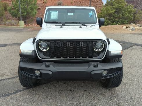 Used 2024 Jeep Gladiator Sport AWD/4WD image 2