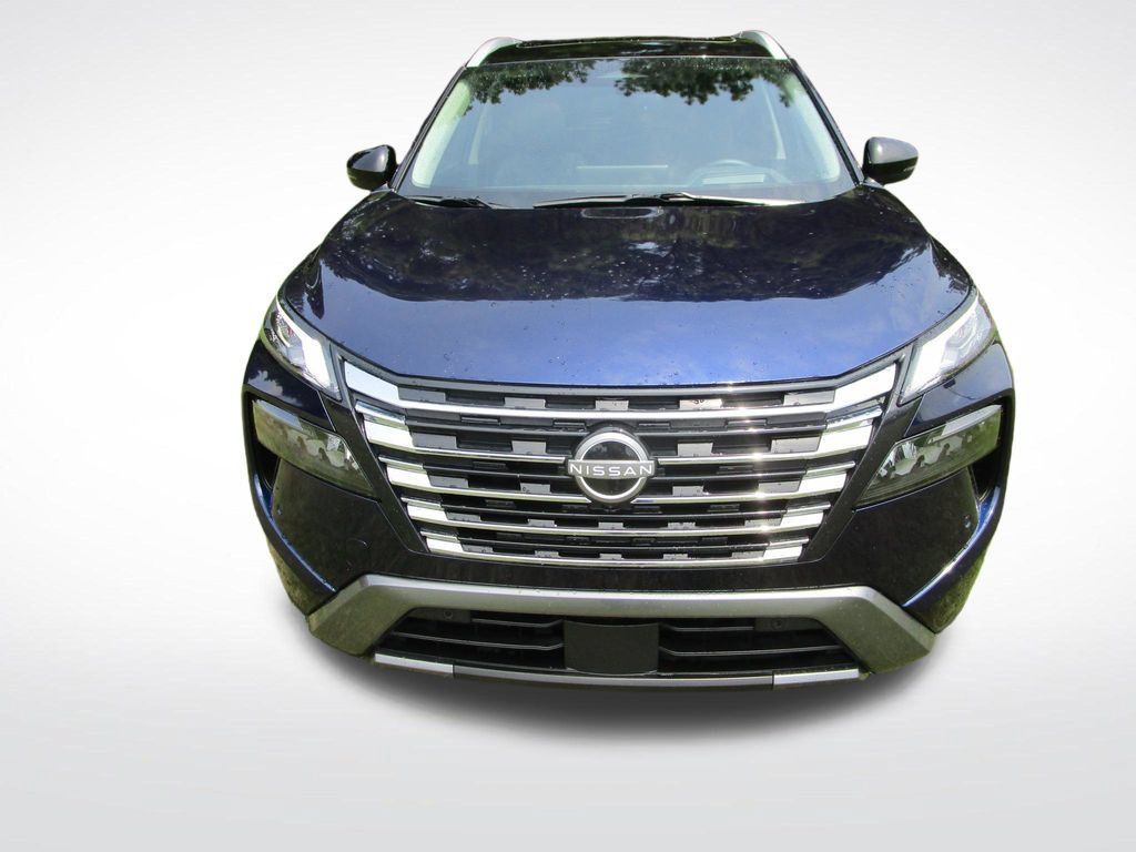 Used 2025 Nissan Rogue SL w/ Tech Package FWD image 5