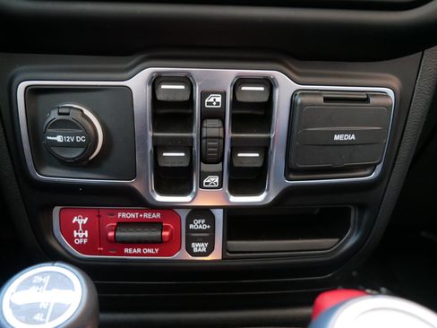Used 2023 Jeep Gladiator Rubicon w/ Cold Weather Group AWD/4WD image 20