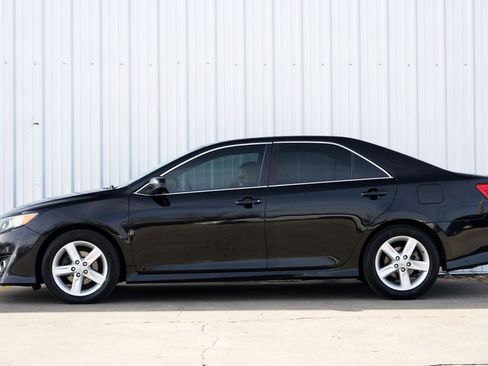Used 2014 Toyota Camry SE image 8