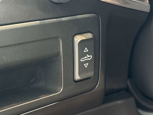 Used 2019 Chevrolet Corvette Stingray Convertible w/ 1LT RWD image 34