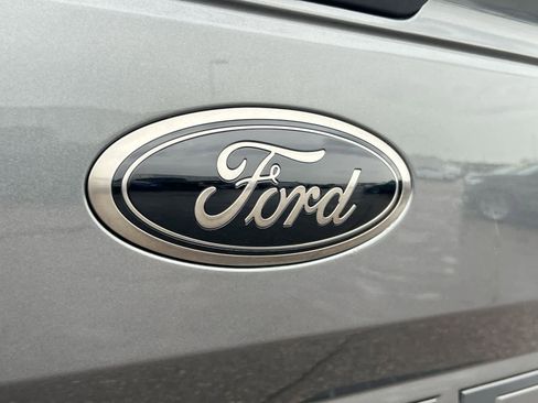 Used 2019 Ford F150 XLT w/ Equipment Group 302A Luxury AWD/4WD image 12