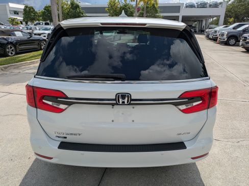 Used 2023 Honda Odyssey Elite image 5