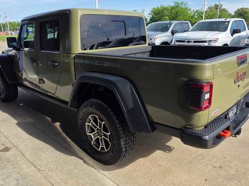 Used 2025 Jeep Gladiator Mojave w/ Convenience Group AWD/4WD image 3