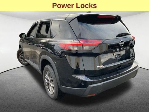 Used 2024 Nissan Rogue S image 10