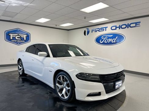 Used 2015 Dodge Charger R/T w/ Plus Group RWD image 18