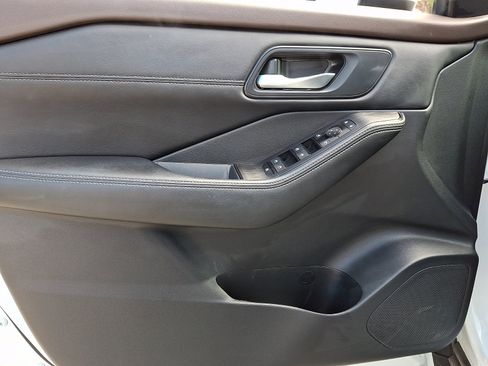 Used 2023 Nissan Rogue SV w/ SV Premium B Package image 13