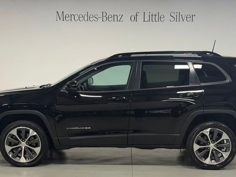 Used 2022 Jeep Cherokee Limited w/ Elite Package AWD/4WD image 2