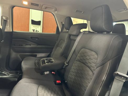 Used 2025 Nissan Pathfinder SV AWD/4WD image 20