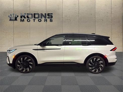 New 2026 Lincoln Nautilus Reserve image 2