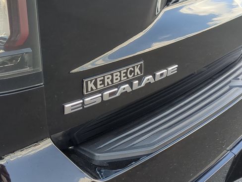 Certified 2021 Cadillac Escalade Premium Luxury AWD/4WD image 31