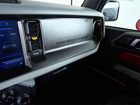 Used 2023 Ford Bronco Badlands image 19