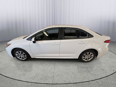 Used 2025 Toyota Corolla LE FWD image 10