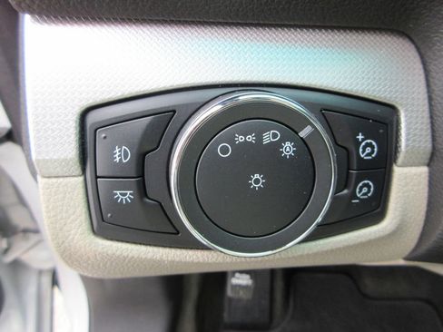 Used 2013 Ford Explorer XLT image 24