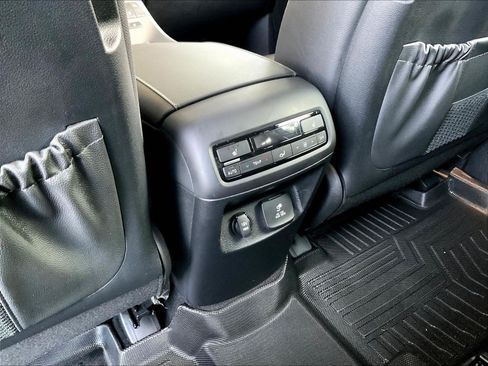 Used 2022 Hyundai Palisade SEL w/ Premium Package FWD image 10