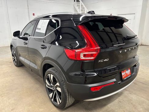 Used 2023 Volvo XC40 B5 Plus w/ Driver Assist Package AWD/4WD image 5
