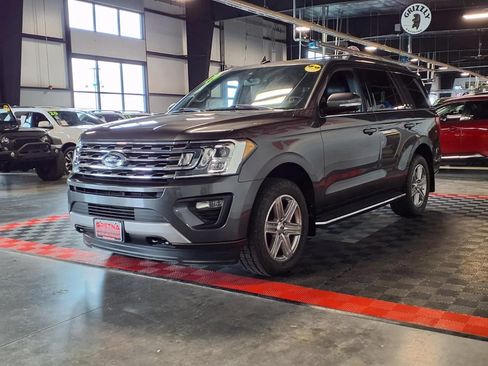 Used 2019 Ford Expedition XLT w/ Equipment Group 202A AWD/4WD image 3