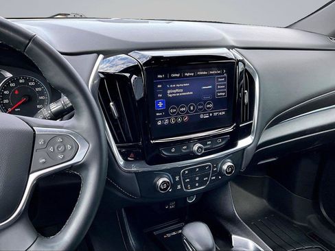 Used 2023 Chevrolet Traverse LT w/ LT Premium Package AWD/4WD image 7