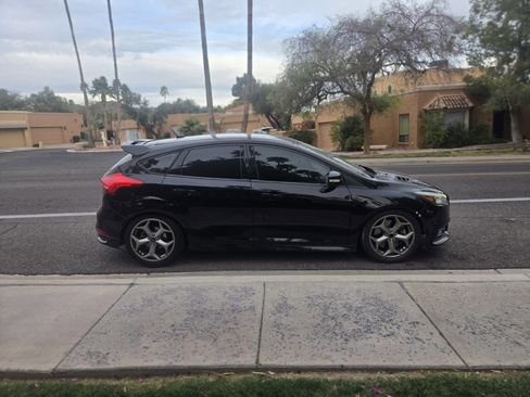 Used 2017 Ford Focus ST image 6