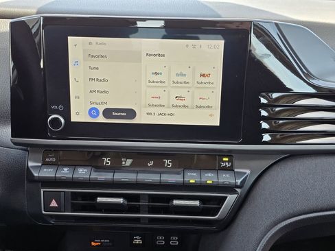 Used 2025 Toyota Camry LE image 12