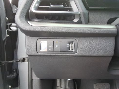 Certified 2024 Chevrolet Traverse LT FWD image 35