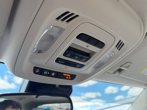Used 2022 Buick Envision Essence w/ Technology Package I AWD/4WD image 28