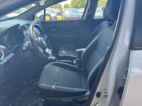 Used 2025 Nissan Versa SV FWD image 28
